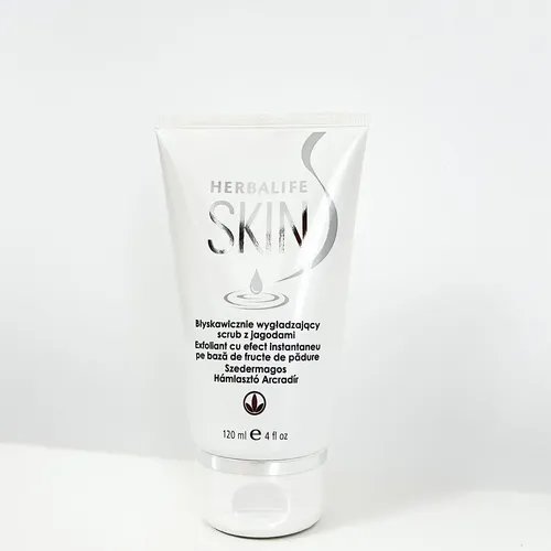 Exfoliant cu efect instantaneu pe baza de fructe de padure